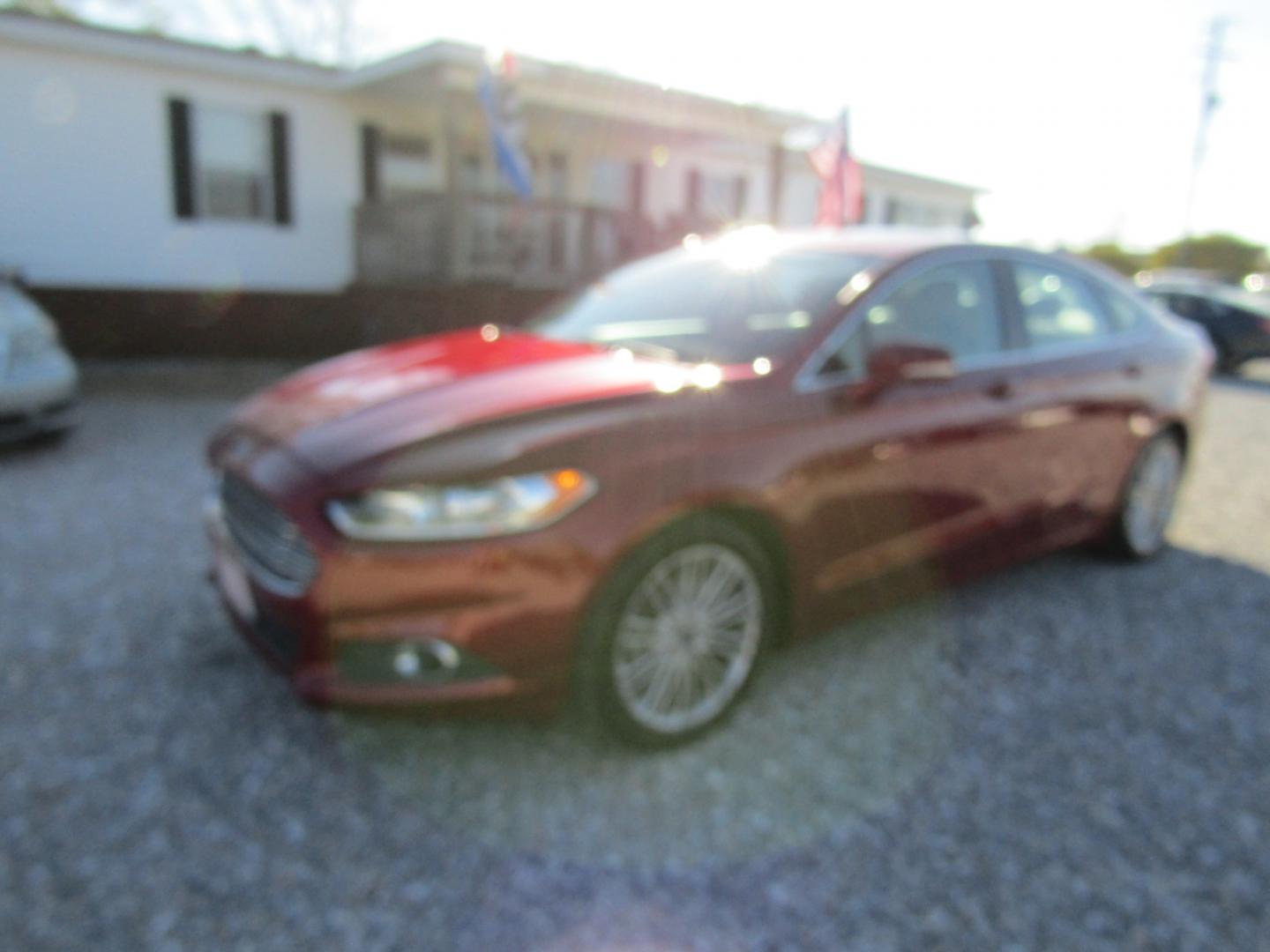 2015 Red Ford Fusion SE (3FA6P0HDXFR) with an 1.5L L4 DOHC 16V engine, Automatic transmission, located at 15016 S Hwy 231, Midland City, AL, 36350, (334) 983-3001, 31.306210, -85.495277 - Photo#2